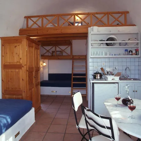 Ecoxenia Oia (Santorini)