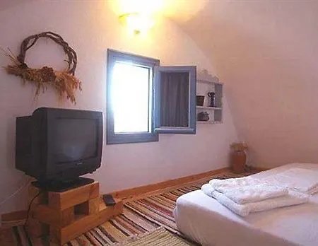 Ecoxenia Apartment Oia (Santorini)